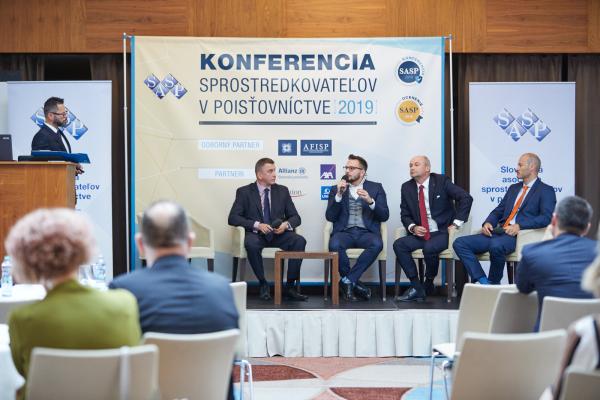 rečníci na konferencii