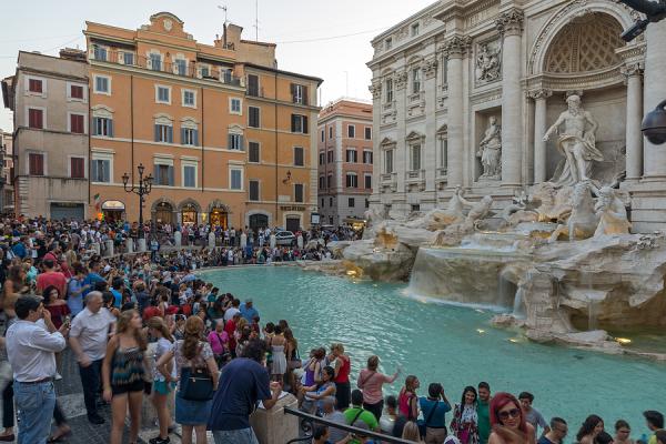 Fontána di Trevi v Ríme