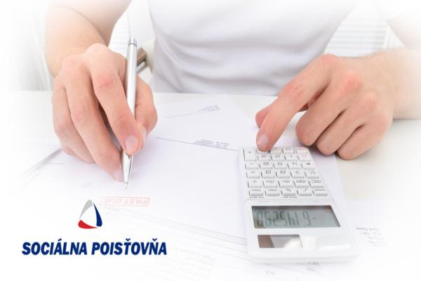 človek s perom a kalkulačkou